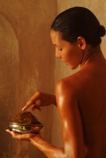 Durée 2h 


	Hammam traditionnel
	Gommage au Savon noir Beldi®
	Enveloppement à la crème de Rassoul®
	Massage... 